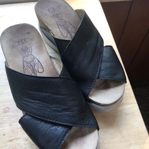 Gently worn Fly London Wary 897 platform slides